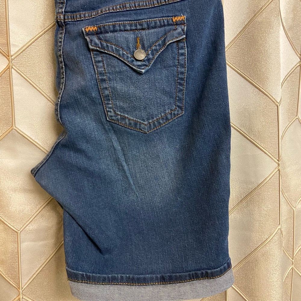 Avenue Denim Shorts Sz 16